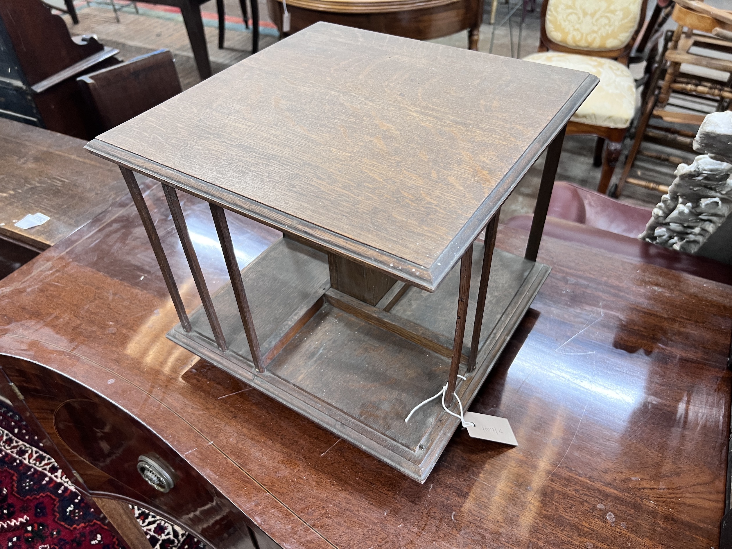 An Edwardian oak table top revolving bookcase, width 37cm, height 31cm